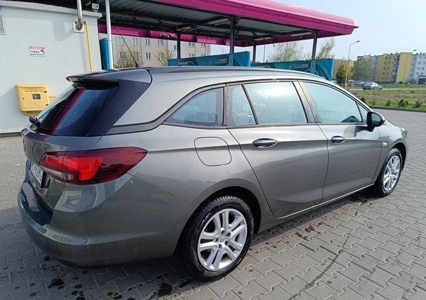 Opel Astra cena 55000 przebieg: 110000, rok produkcji 2019 z Chełm małe 497